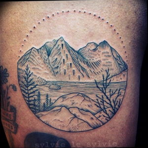Фото тату горы в круге 23.07.2019 №064 - mountain tattoo in a circle - tattoo-photo.ru