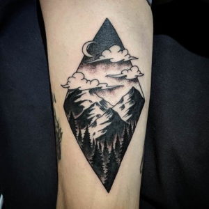 Фото тату горы в треугольнике 23.07.2019 №012 - mountain triangle tattoo - tattoo-photo.ru