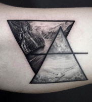 Фото тату горы в треугольнике 23.07.2019 №036 — mountain triangle tattoo — tattoo-photo.ru