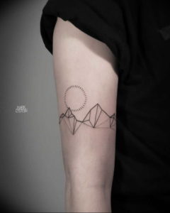 Фото тату горы геометрия 23.07.2019 №010 - mountain tattoo geometry - tattoo-photo.ru