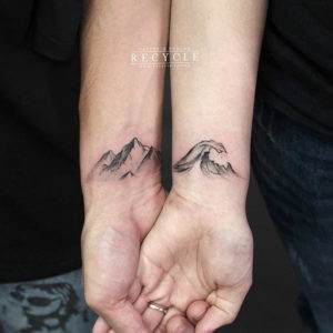 Фото тату горы на запястье 23.07.2019 №006 - mountain tattoo on wrist - tattoo-photo.ru