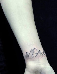 Фото тату горы на запястье 23.07.2019 №007 - mountain tattoo on wrist - tattoo-photo.ru
