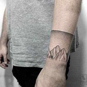 Фото тату горы на запястье 23.07.2019 №008 - mountain tattoo on wrist - tattoo-photo.ru