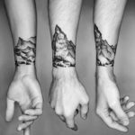 Фото тату горы на запястье 23.07.2019 №011 - mountain tattoo on wrist - tattoo-photo.ru