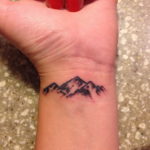 Фото тату горы на запястье 23.07.2019 №012 - mountain tattoo on wrist - tattoo-photo.ru