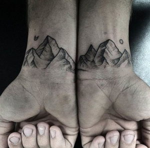 Фото тату горы на запястье 23.07.2019 №014 - mountain tattoo on wrist - tattoo-photo.ru