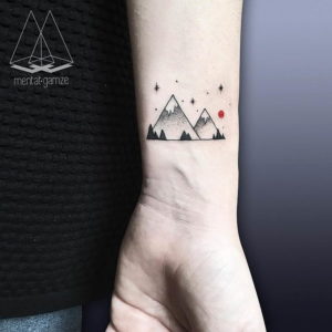 Фото тату горы на запястье 23.07.2019 №018 - mountain tattoo on wrist - tattoo-photo.ru