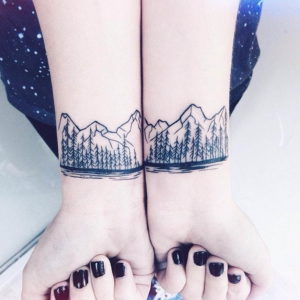 Фото тату горы на запястье 23.07.2019 №019 - mountain tattoo on wrist - tattoo-photo.ru