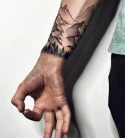 Фото тату горы на запястье 23.07.2019 №021 — mountain tattoo on wrist — tattoo-photo.ru