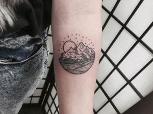 Фото тату горы на запястье 23.07.2019 №023 - mountain tattoo on wrist - tattoo-photo.ru