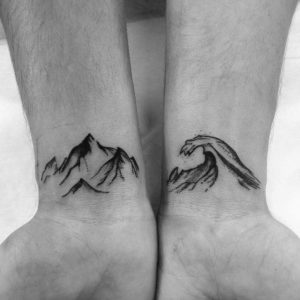 Фото тату горы на запястье 23.07.2019 №025 - mountain tattoo on wrist - tattoo-photo.ru