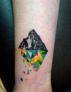 Фото тату горы на запястье 23.07.2019 №026 - mountain tattoo on wrist - tattoo-photo.ru