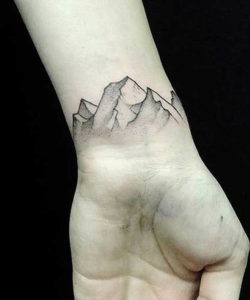 Фото тату горы на запястье 23.07.2019 №032 - mountain tattoo on wrist - tattoo-photo.ru