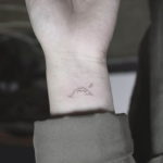 Фото тату горы на запястье 23.07.2019 №038 - mountain tattoo on wrist - tattoo-photo.ru