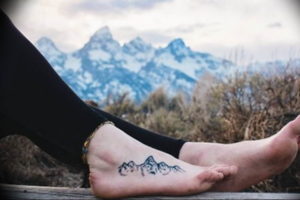 Фото тату горы на ноге 23.07.2019 №007 - mountain tattoo on foot - tattoo-photo.ru
