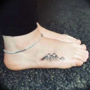 Фото тату горы на ноге 23.07.2019 №009 - mountain tattoo on foot - tattoo-photo.ru