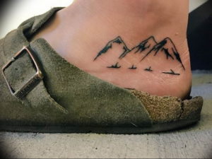 Фото тату горы на ноге 23.07.2019 №023 - mountain tattoo on foot - tattoo-photo.ru