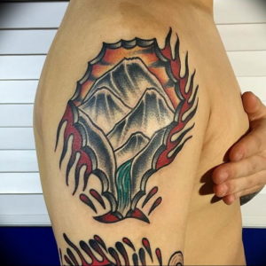 Фото тату горы на плече 23.07.2019 №038 - mountain tattoo on the shoulder - tattoo-photo.ru