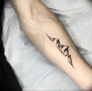 Фото тату горы на предплечье 23.07.2019 №040 - forearm mountain tattoo - tattoo-photo.ru