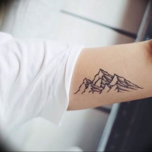 Фото тату горы на предплечье 23.07.2019 №048 - forearm mountain tattoo - tattoo-photo.ru