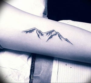 Фото тату горы на предплечье 23.07.2019 №053 - forearm mountain tattoo - tattoo-photo.ru