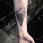 Фото тату горы на предплечье 23.07.2019 №106 - forearm mountain tattoo - tattoo-photo.ru