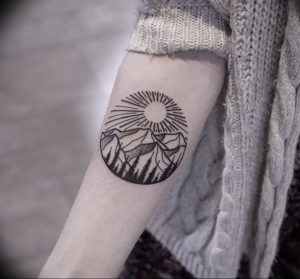Фото тату горы на предплечье 23.07.2019 №115 - forearm mountain tattoo - tattoo-photo.ru