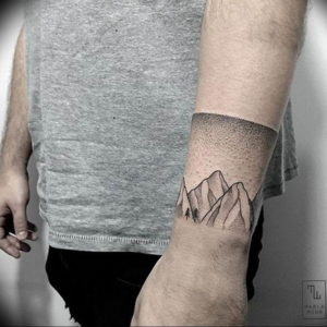 Фото тату горы на руке 23.07.2019 №003 - mountain tattoo on hand - tattoo-photo.ru