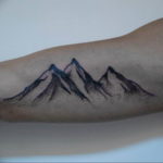 Фото тату горы на руке 23.07.2019 №030 - mountain tattoo on hand - tattoo-photo.ru