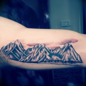 Фото тату горы на руке 23.07.2019 №043 - mountain tattoo on hand - tattoo-photo.ru