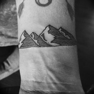 Фото тату горы на руке 23.07.2019 №044 - mountain tattoo on hand - tattoo-photo.ru