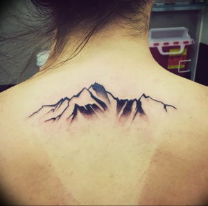 Фото тату горы на спине 23.07.2019 №001 - mountain tattoo on the back - tattoo-photo.ru