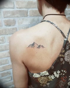 Фото тату горы на спине 23.07.2019 №002 - mountain tattoo on the back - tattoo-photo.ru