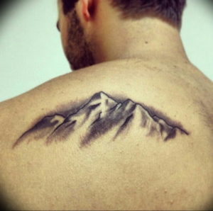 Фото тату горы на спине 23.07.2019 №014 - mountain tattoo on the back - tattoo-photo.ru