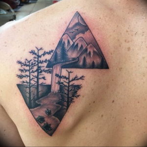 Фото тату горы на спине 23.07.2019 №016 - mountain tattoo on the back - tattoo-photo.ru