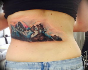 Фото тату горы на спине 23.07.2019 №018 - mountain tattoo on the back - tattoo-photo.ru