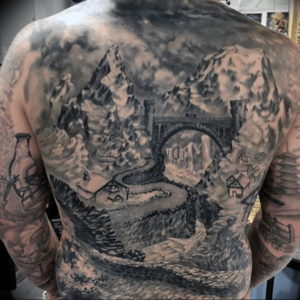 Фото тату горы на спине 23.07.2019 №019 - mountain tattoo on the back - tattoo-photo.ru