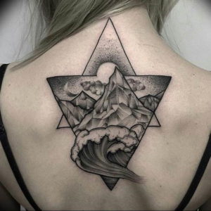 Фото тату горы на спине 23.07.2019 №026 - mountain tattoo on the back - tattoo-photo.ru