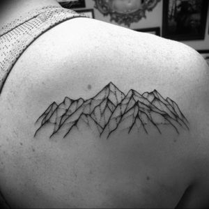 Фото тату горы на спине 23.07.2019 №030 - mountain tattoo on the back - tattoo-photo.ru