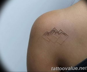 Фото тату горы на спине 23.07.2019 №033 - mountain tattoo on the back - tattoo-photo.ru