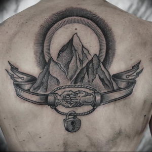 Фото тату горы на спине 23.07.2019 №036 - mountain tattoo on the back - tattoo-photo.ru