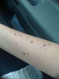 Фото тату созвездие на руке 12.07.2019 №002 - tattoo constellation on arm - tattoo-photo.ru
