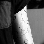 Фото тату созвездие на руке 12.07.2019 №005 - tattoo constellation on arm - tattoo-photo.ru