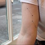 Фото тату созвездие на руке 12.07.2019 №013 - tattoo constellation on arm - tattoo-photo.ru