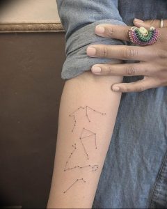 Фото тату созвездие на руке 12.07.2019 №016 - tattoo constellation on arm - tattoo-photo.ru