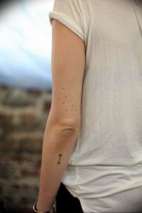Фото тату созвездие на руке 12.07.2019 №030 - tattoo constellation on arm - tattoo-photo.ru