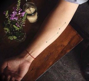 Фото тату созвездие на руке 12.07.2019 №035 - tattoo constellation on arm - tattoo-photo.ru
