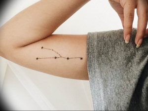 Фото тату созвездие тельца 12.07.2019 №006 - Taurus constellation tattoo - tattoo-photo.ru