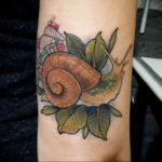 Фото тату улитка 28.07.2019 №006 - snail tattoo - tattoo-photo.ru