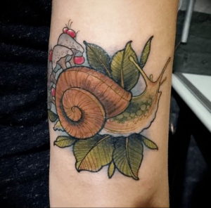 Фото тату улитка 28.07.2019 №006 - snail tattoo - tattoo-photo.ru